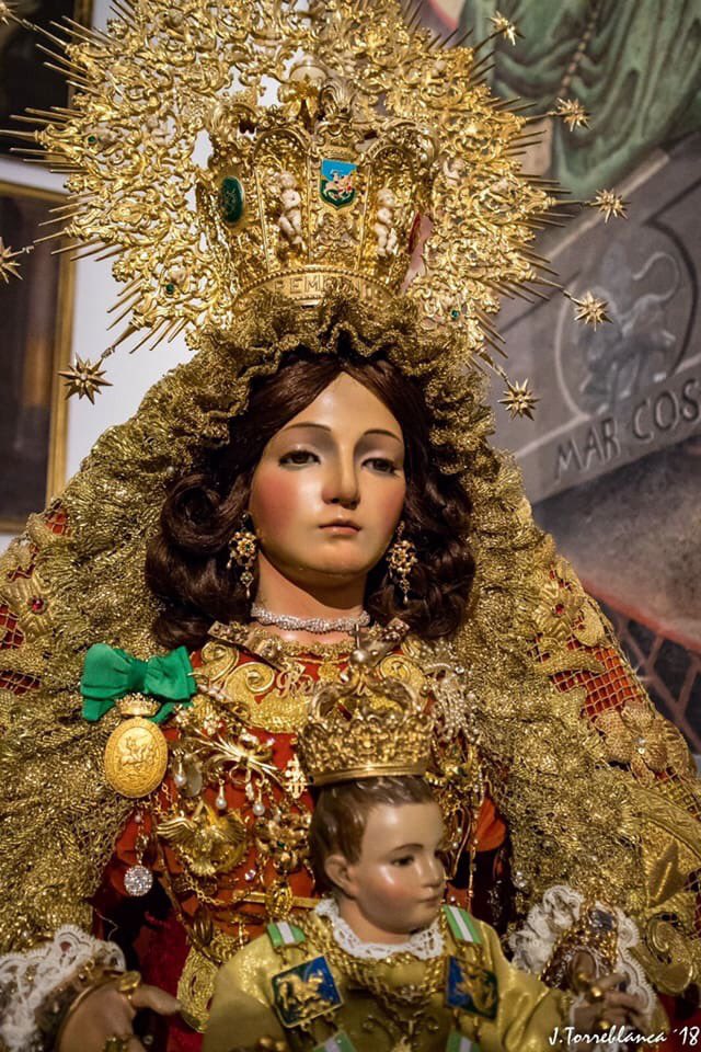 FonsiAtq's tweet photo. "Remedios".
En su taller ubicado en #Granada, el aloreño D. José Navas Parejo, ejecutaría la talla de la Patrona de Vélez-Málaga. De tamaño inferior al natural, está dotada de una gran y "añeja" hermosura.
Un gran imaginero sin el reconocimiento histórico que merece... https://t.co/OlsAoiU232