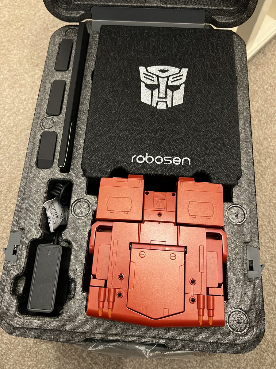 Robosen_Rocky's tweet photo. Packing for the @tfnationltd weekend 😎 car boot not big enough? 😅 #Robosen #TransformersContest #TFNation2023 https://t.co/v97ej1J68I