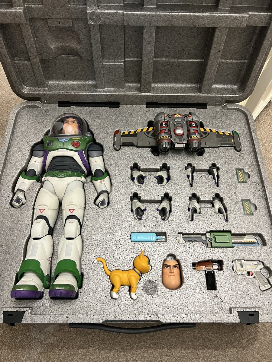 Robosen_Rocky's tweet photo. Packing for the @tfnationltd weekend 😎 car boot not big enough? 😅 #Robosen #TransformersContest #TFNation2023 https://t.co/v97ej1J68I