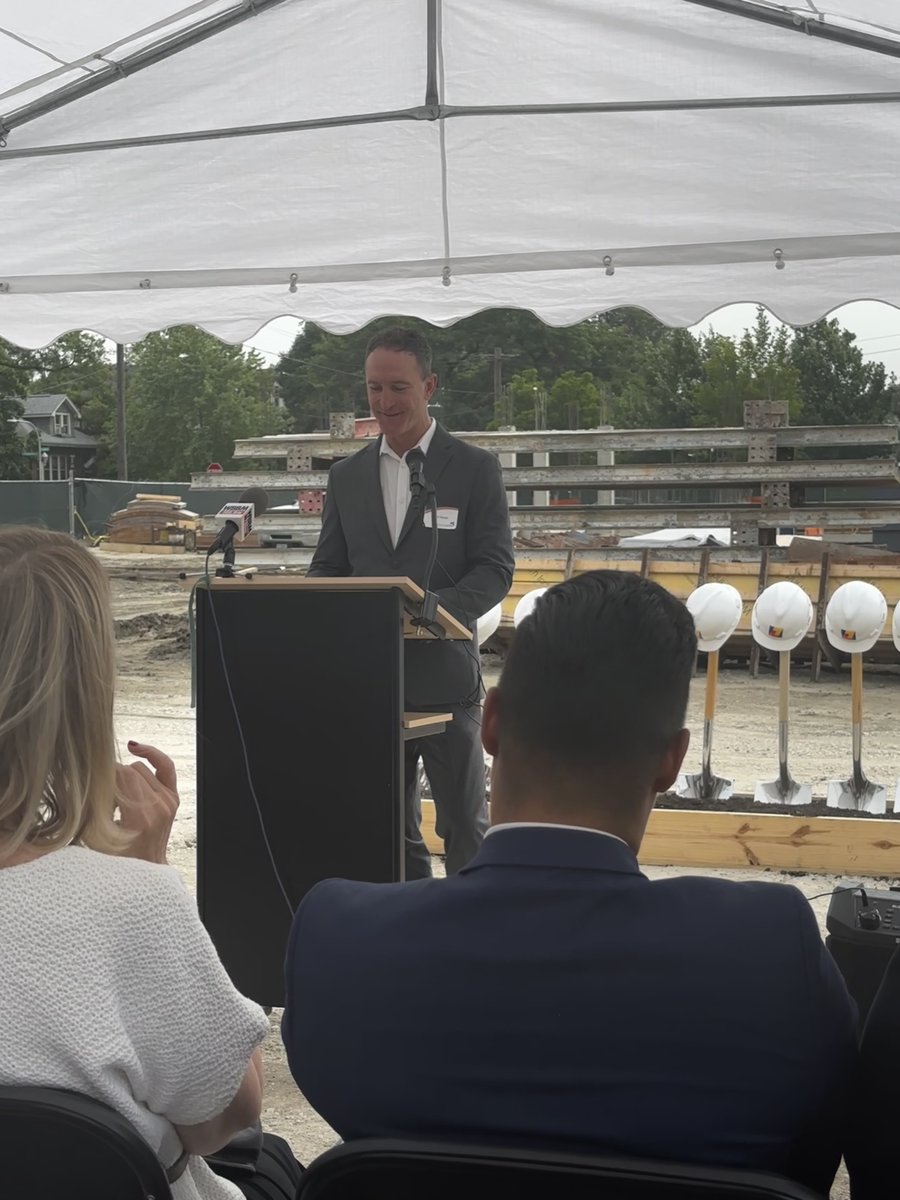 ChicagoDOH's tweet photo. DOH @theCHAtweets @JessieLFuentes1 @LUCHA_Chicago @NEF_LISC and more celebrated the ground breaking of Encuentro Sq today! When complete, the 2-building development will bring 89 affordable housing units to Logan Square. Read more: https://t.co/55bxJBRVVp https://t.co/hvORVvW1qZ