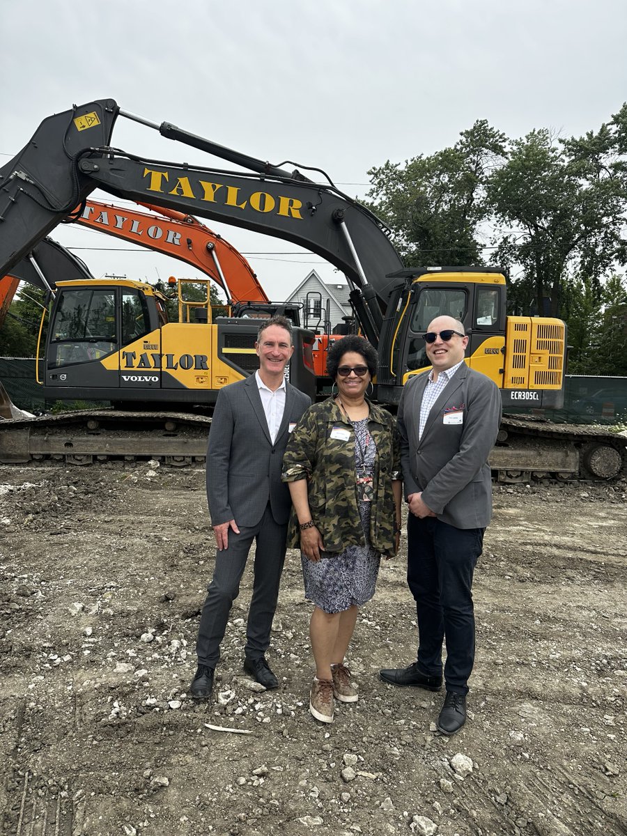ChicagoDOH's tweet photo. DOH @theCHAtweets @JessieLFuentes1 @LUCHA_Chicago @NEF_LISC and more celebrated the ground breaking of Encuentro Sq today! When complete, the 2-building development will bring 89 affordable housing units to Logan Square. Read more: https://t.co/55bxJBRVVp https://t.co/hvORVvW1qZ