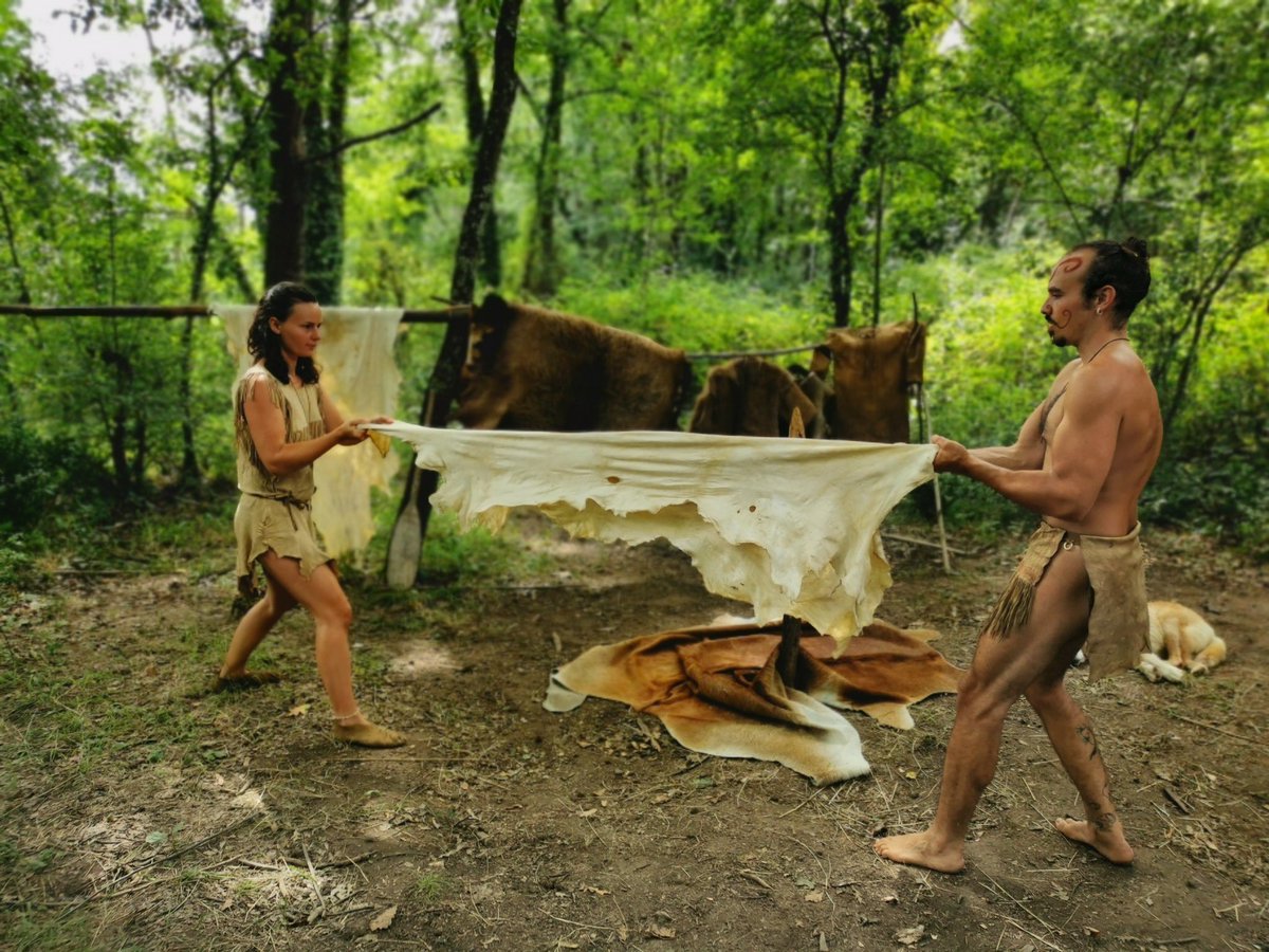 Samara_Parc's tweet photo. Ce week-end, à l'occasion de l'évènement Artisans de la Préhistoire, nous accueillons 3 spécialistes de l'artisanat et des savoir-faire primitifs à @Samara_Parc :
Inspiration Sauvage
Gestes Racines
Sapiens Origines

+ d’infos : https://t.co/jozciLvsaJ https://t.co/A6nRu7yxOQ