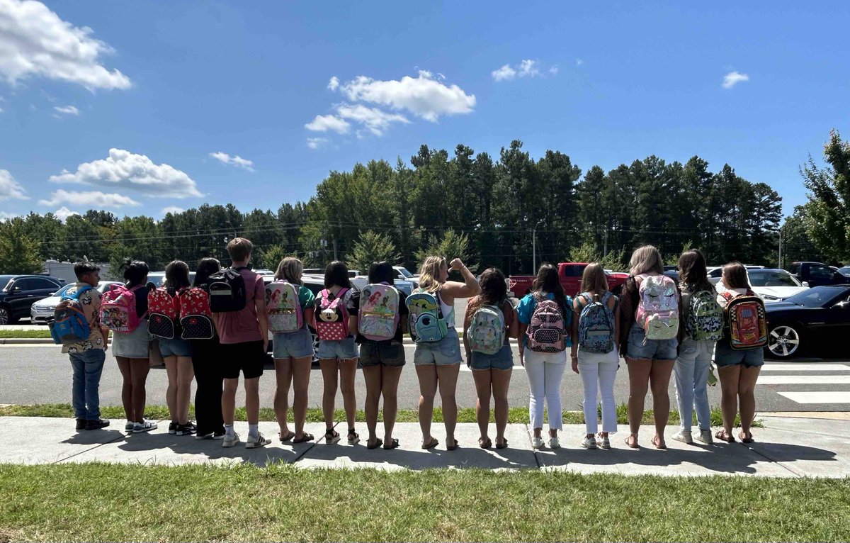 vancecharter's tweet image. Seniors rocked their childhood backpacks today! 🎒