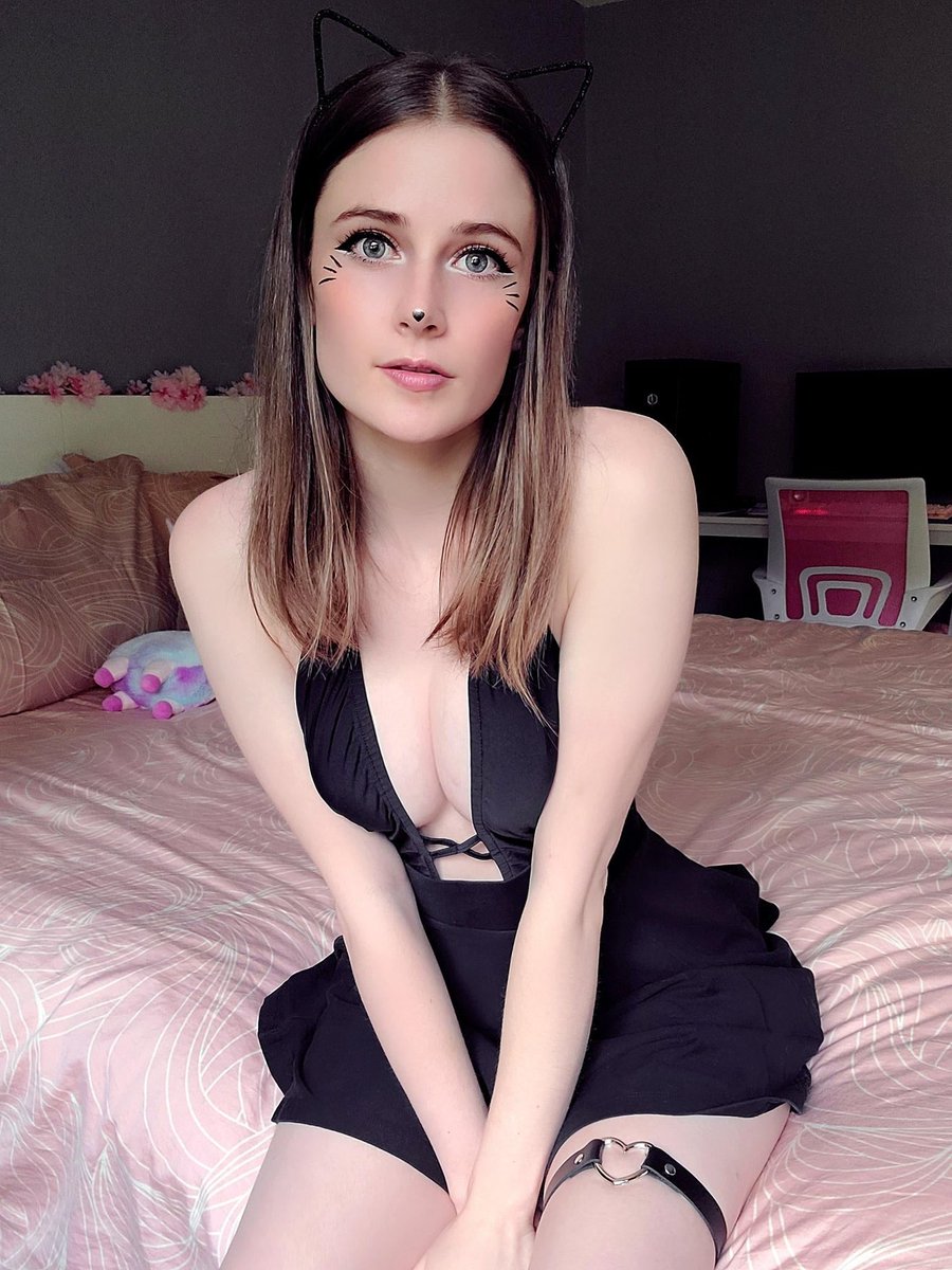 sending anime nudies to everyone that retweet ❤️