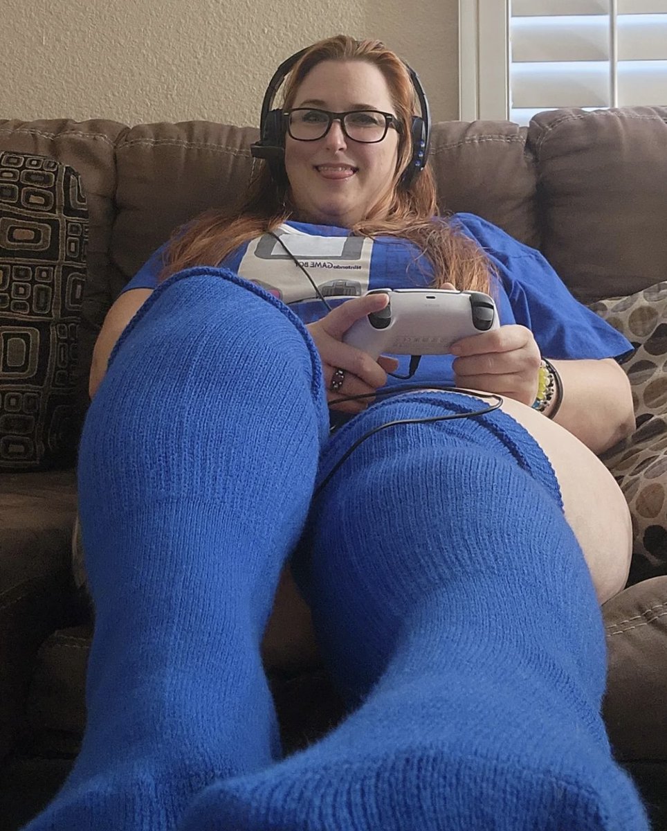 Level up your gaming comfort with our cozy socks! 🧦🎮 

 @curvykarabear in our Blue Jay Blue thigh highs 💙

 #socks #thighhighs #sockgame #thundathighs #thicc