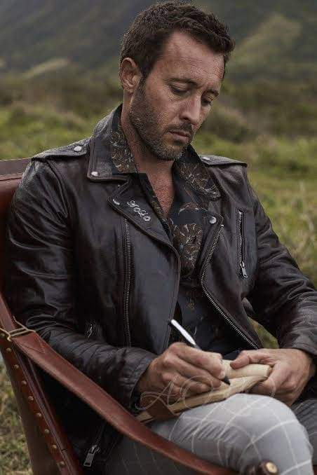 #alexoloughlin