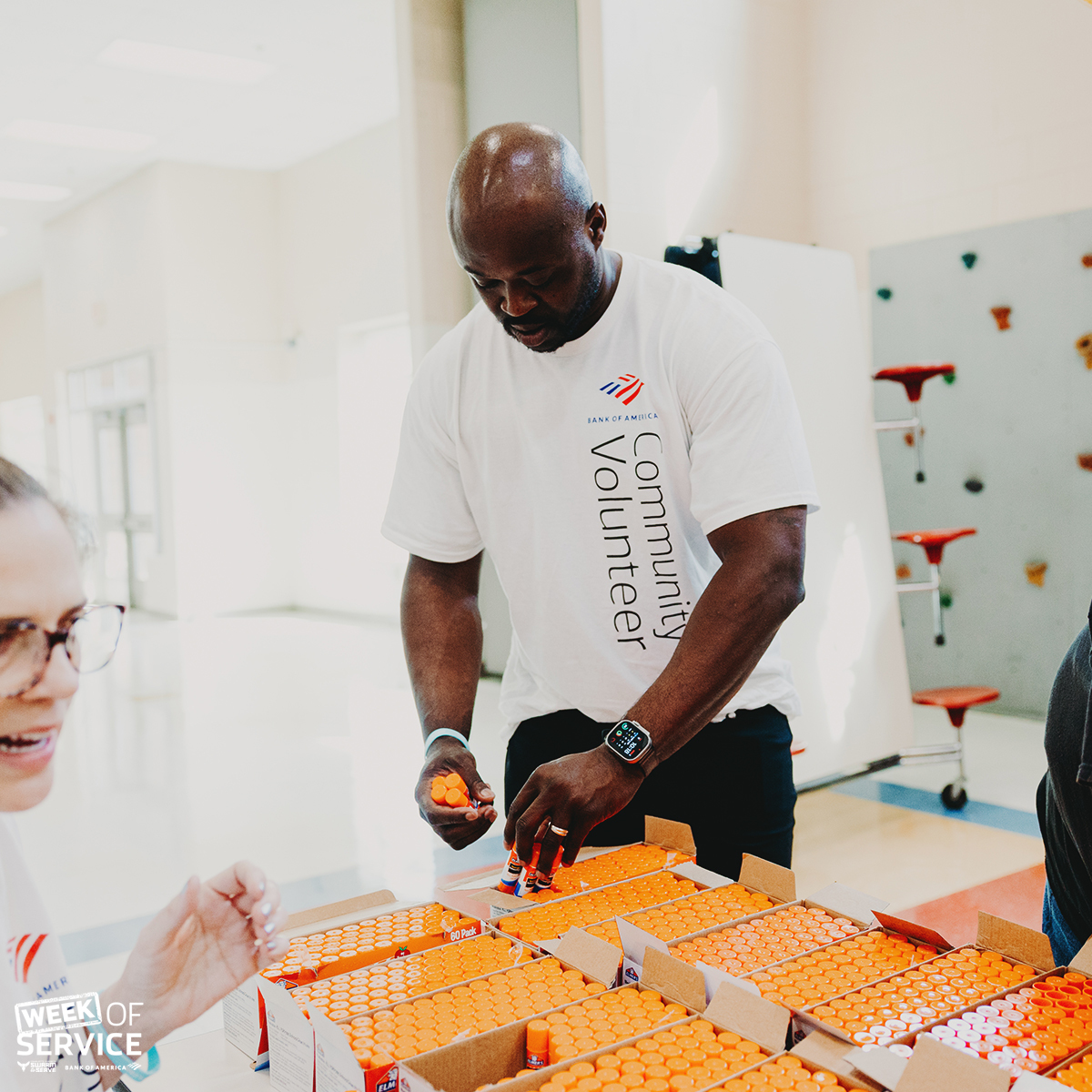 hornets's tweet photo. Day 3 of #WeekofService is all about TEACHERS 👩‍🏫💛 Volunteers packed tote bags for teachers at First Ward Creative Arts Academy &amp; Bruns Ave Elementary with classroom supplies &amp; handwritten letters of appreciation. 💌🖍️📒

#SwarmToServe | @BankofAmerica https://t.co/QuSd5DUpHs