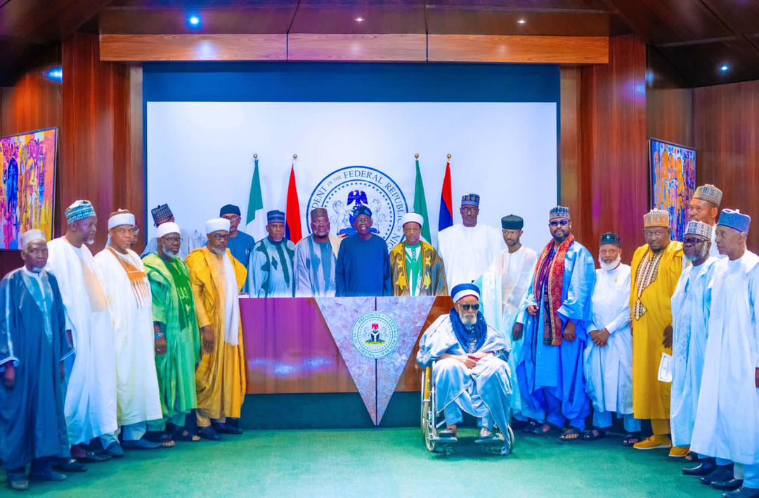 biyora1's tweet image. President Bola Ahmed Tinubu receives a delegation of Nigerian Muslim leaders led by Sheikh Dahiru Usman Bauchi, who were at the State House to consult with the President on the situation in Niger Republic

#VillaToday