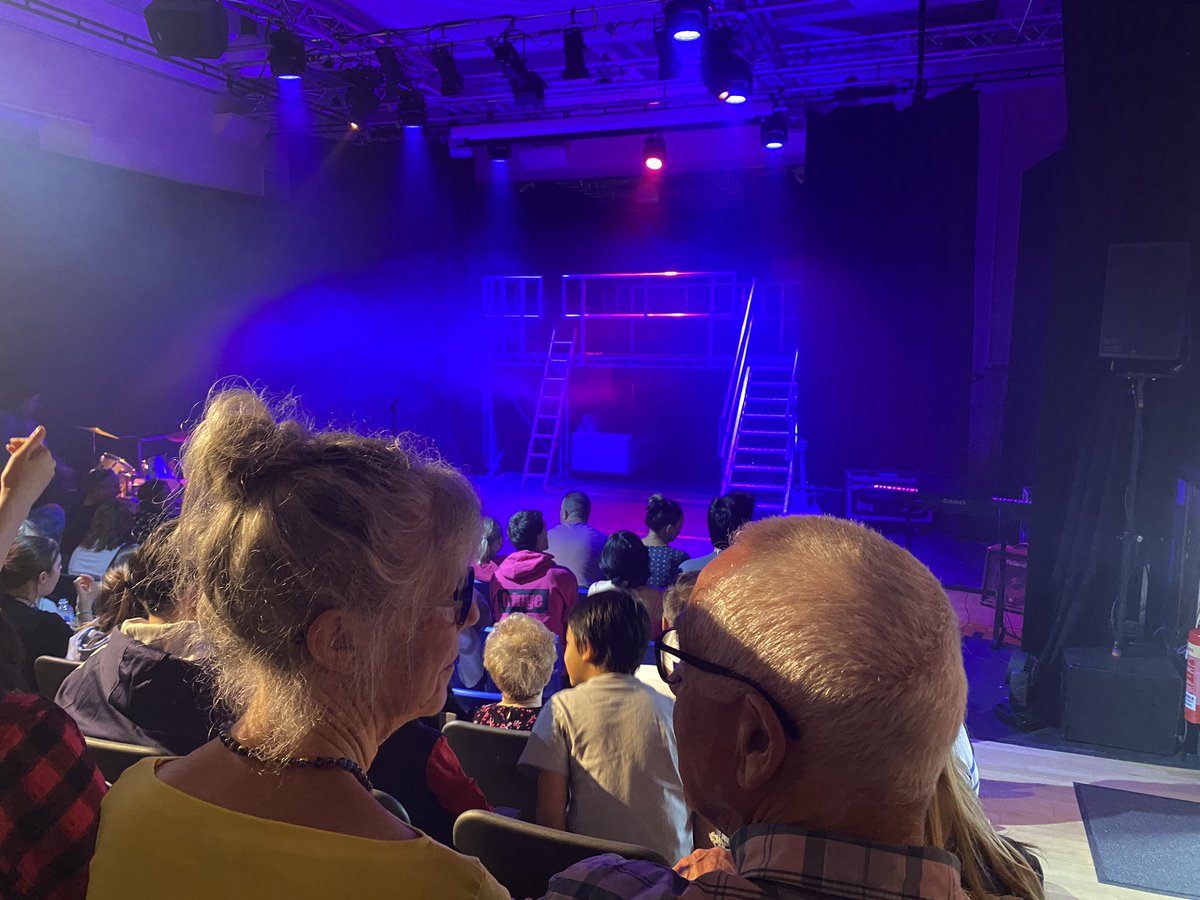 Ms_AMitchell's tweet photo. Brilliant performance of @SchoolOfRockINT from @Captivate_LTD this evening ⭐️ The energy was electric the entire way through! So proud to see some of the @CraigmountHS rock stars smashing it with their musicality and fierce confidence 👊 https://t.co/mImlU78OKZ