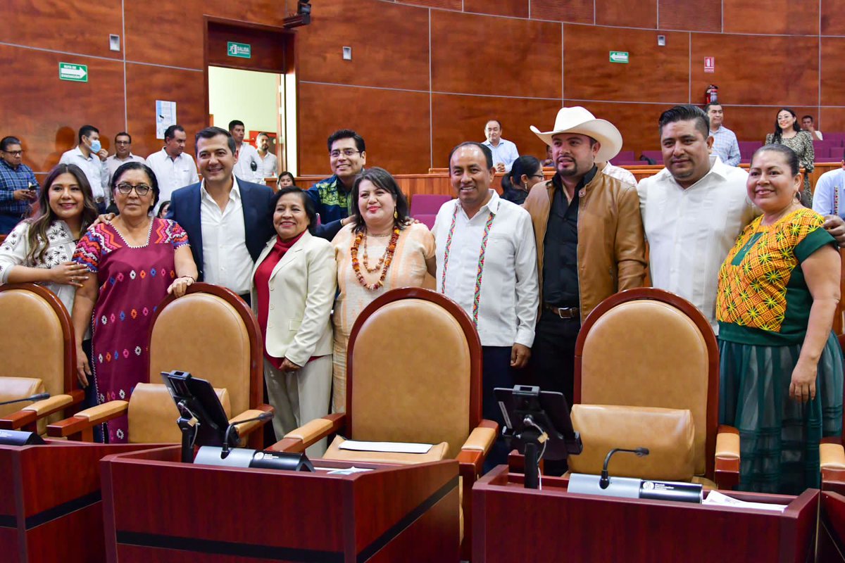 ¡Amigas, amigos! Las y los diputados de la #LXVLegislatura nos encontramos en el Congreso del Estado de Oaxaca , la #CasadelPueblo, para llevar a cabo la Sesión Ordinaria.

#TransformemosOaxaca