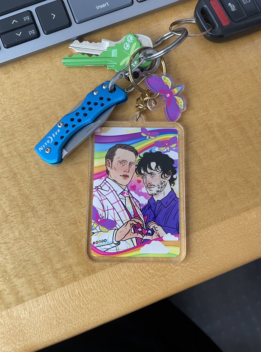 beesieskneesies's tweet photo. left my keys on my desk and my coworker noticed and said “ohh they’re cute. do you know them?” 
I- 💀 https://t.co/iq4H0yZvhM
