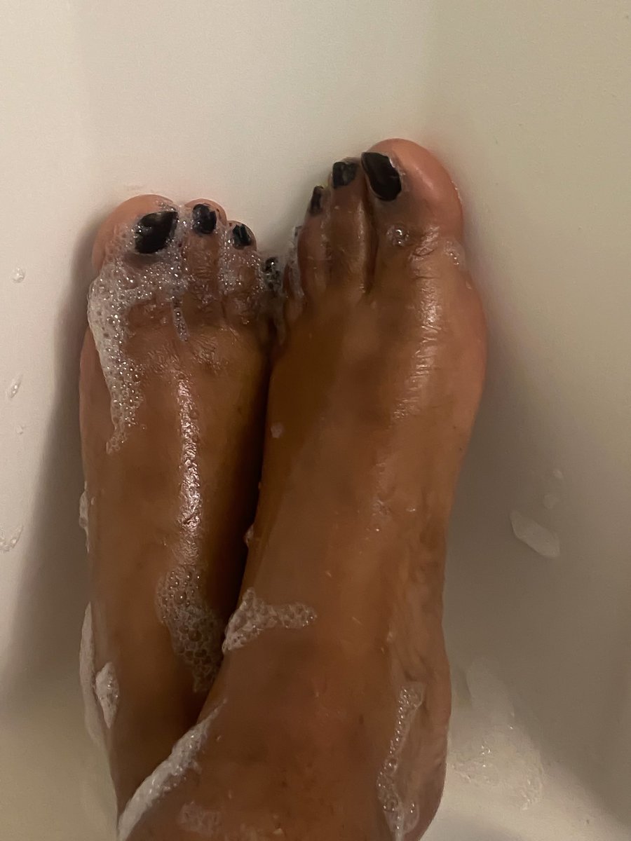 di3storted's tweet photo. Getting ready for the day by soaking my feet in a warm bath| cashapp $itsalij

#paypiggieswanted #paypigs #findom  #findomdrain #humanatm #FindomBrat #spoilme 

Money slaves | findom | findom goddess | cash cow | feet | feet pics| human atm https://t.co/fzTbmP57b1