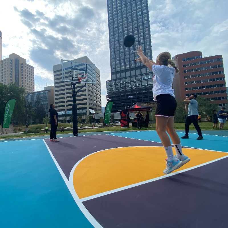 cityofcalgary's tweet image. Stop by today for a little 3X3! 🏀

We partnered with the @parksfdncalgary &amp;amp; the @calgarysurge on the construction of a brand-new sport court at Century Gardens, which was unveiled with help from young basketball fans!

Come check out the new courts as you #ExploreDowntownYYC