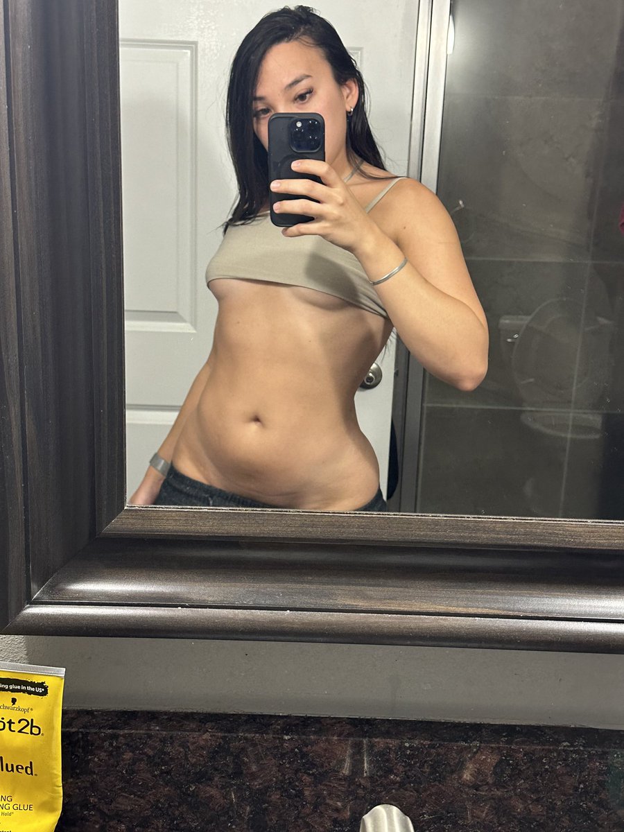 Callmekaseyki's tweet photo. Oh hellllllooooooo underboob. At least I got enough titty to show a little underboob 🥲🥲🥲🥲🥲🥲🥲 https://t.co/7NVxTIUcds