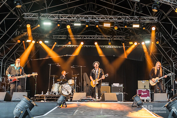 "...with Sam Wood (Black Star Riders) standing in for him [Ginger], the Sinners take the love all around and simply play a wonderful, fun, engaging set."

<a href="/ginger_sinners/">Ginger Wildheart & The Sinners</a> <a href="/neilivison/">Neil Ivison</a> <a href="/SteelhouseFest/">STEELHOUSE FESTIVAL</a> review 

devilsgatemusic.co.uk/review-steelho…