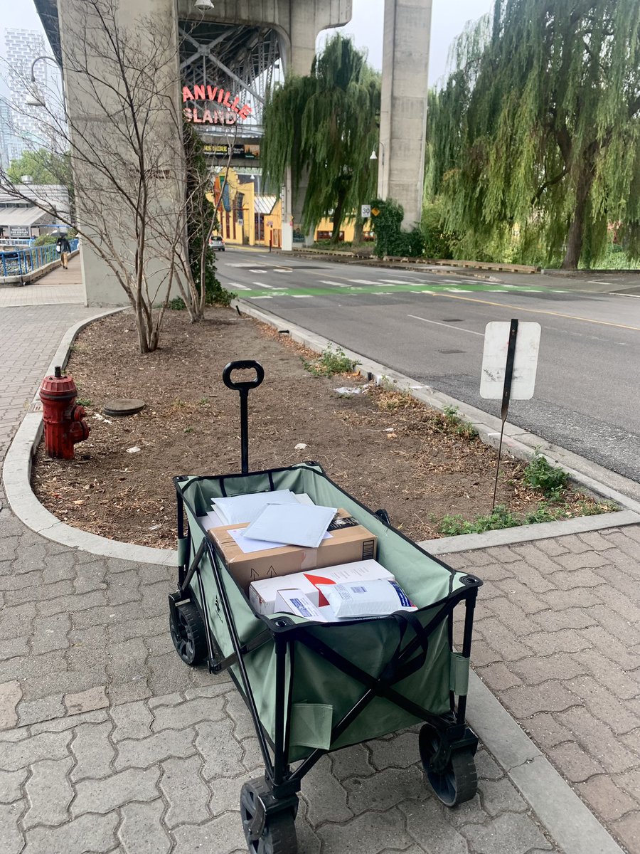sabrinarmf's tweet photo. Mailed out all of the #YVRScreenSceneForUkraineTheSummerEdition auction items and #UCAG raffle prize boxes today. Thank you to everyone who supports this work. 💙💛🙏🏽 https://t.co/iDRRgLEVjG