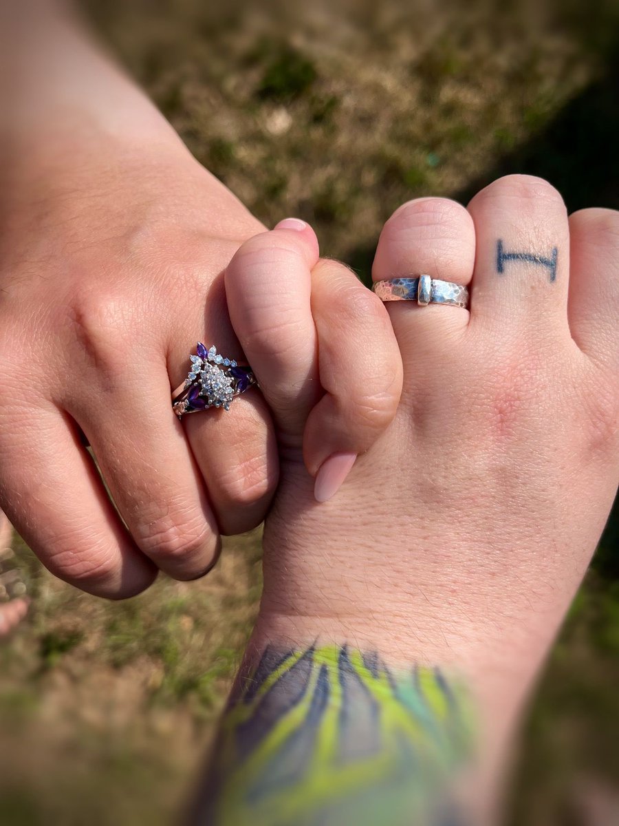 ladyofthecouch's tweet photo. I’m a married lady! Thanks #Gallavich for bringing me @WhatsaMattavich so I could make her my WIFE! 😍❤️💍🖤 https://t.co/CCoDRJPaee