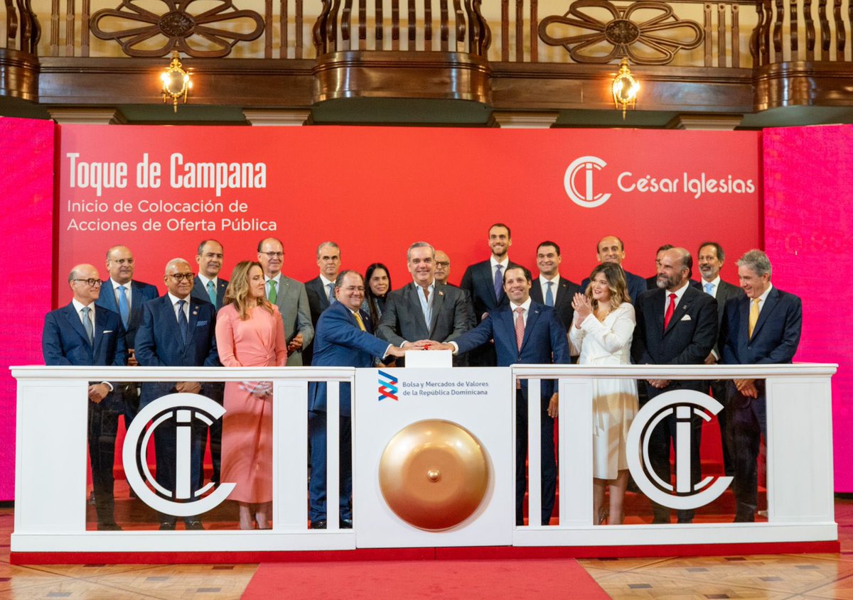 joelsantose's tweet photo. Hoy tuve la satisfacción de participar con colegas ministros que acompañamos al presidente @luisabinader y la @SIMVRDO, en el anuncio de la primera oferta pública de acciones de la empresa César Iglesias en el país.Este es un momento icónico para el mercado de valores dominicano. https://t.co/aGvhiNIjA5