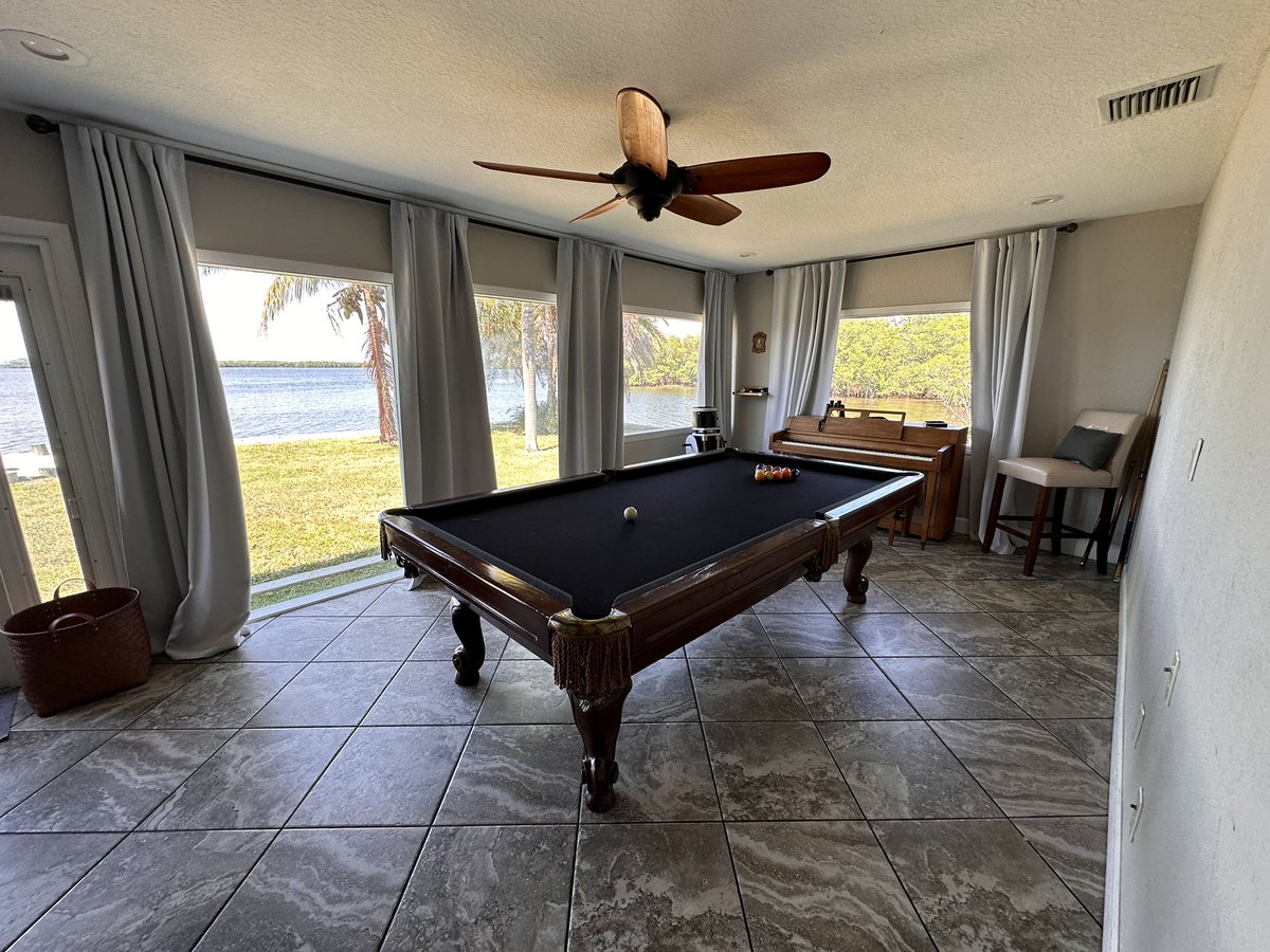 Braspion's tweet image. When I pick the spot for the boys meet up, I do it right. 🤝🏼 #LFAM