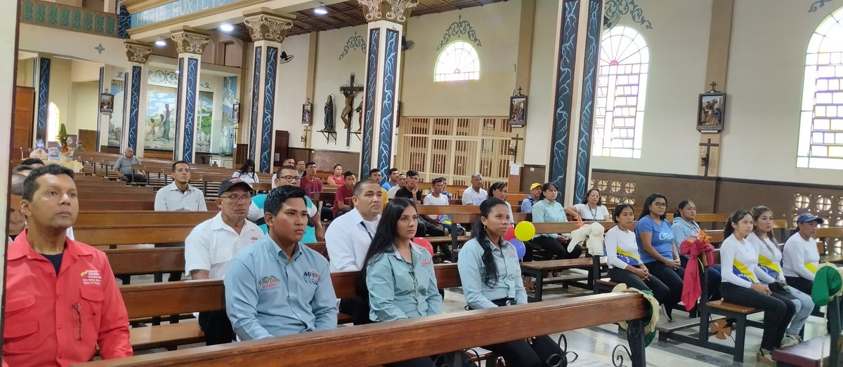 bnbt_amazonas's tweet photo. 09Ago|| Hoy celebramos la Santa  Misa de los  14 Años de la #GMBNBT creada por el Comandante eterno Hugo Chávez Frías, dignifcando las familias Venezolana

#14AñosDeAmorTricolor
#SomosTricolor

@NicolasMaduro @delcyrodriguezv @Barrio_Tricolor https://t.co/68cG7EsuMr