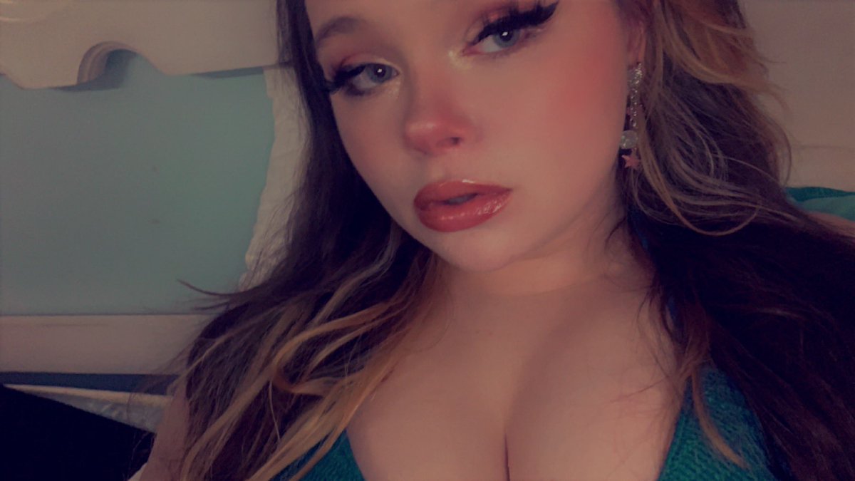 witchyannaa's tweet photo. deanna selfies :p 

#robloxBTA #RobloxDevs #robloxart 
#bta #ROBLOX https://t.co/bYTYH9ITup