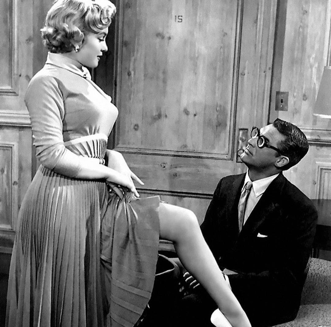 MarilynDiary's tweet photo. Marilyn Monroe and Cary Grant in "Monkey Business," from 1952. https://t.co/4rgzrxP72v