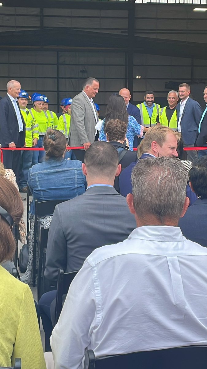 Ribbon cutting at @cityofchicago and <a href="/LRSrecycles/">LRS</a> ‘s new  recycling facility which can  process 25 tons of recycling per hour!