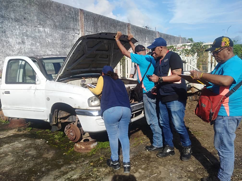 #Amazonas|| Visita de la comisión integrada por la SUDEBIP, CORPOEX, en compañía de <a href="/MercalOficial/">Mercal Oficial</a> en la entidad, para verificar flota vehícular en proceso de desincorporación.
#14AñosDeAmorTricolor