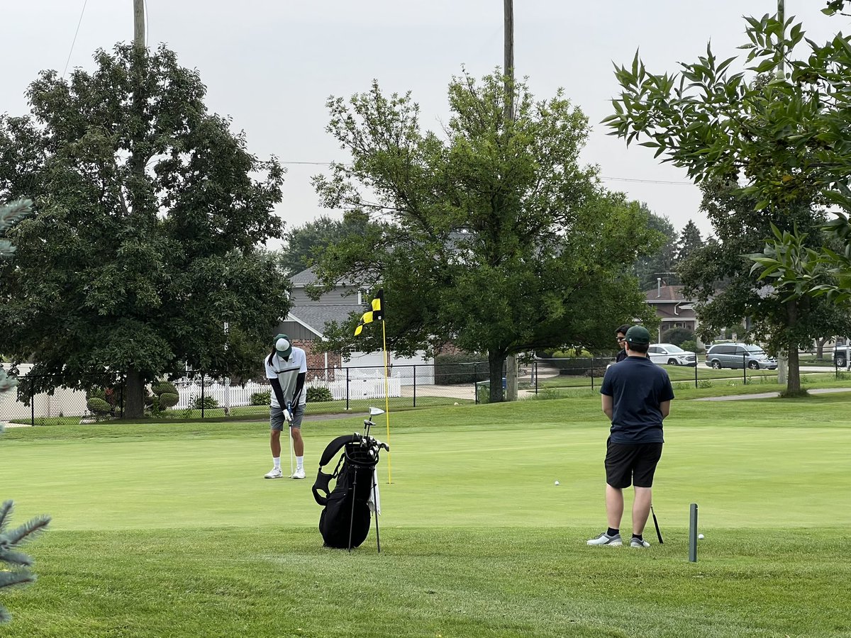 OakLawnGolf's tweet photo. First practice as a team was a success! Team got on the course for a practice round. Looking forward to the first match this Friday #olchspride https://t.co/TdMcXW7Q5H