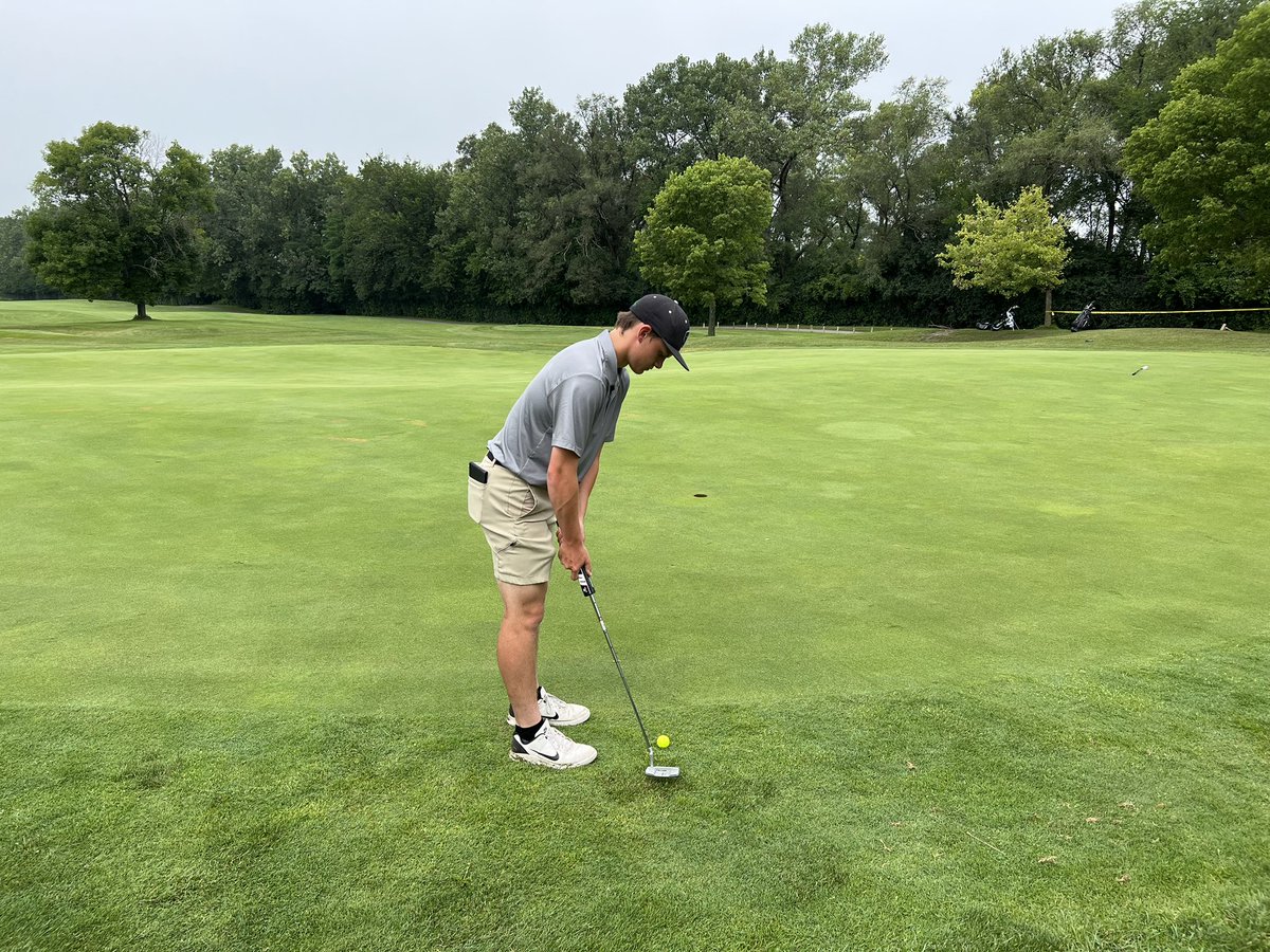 OakLawnGolf's tweet photo. First practice as a team was a success! Team got on the course for a practice round. Looking forward to the first match this Friday #olchspride https://t.co/TdMcXW7Q5H