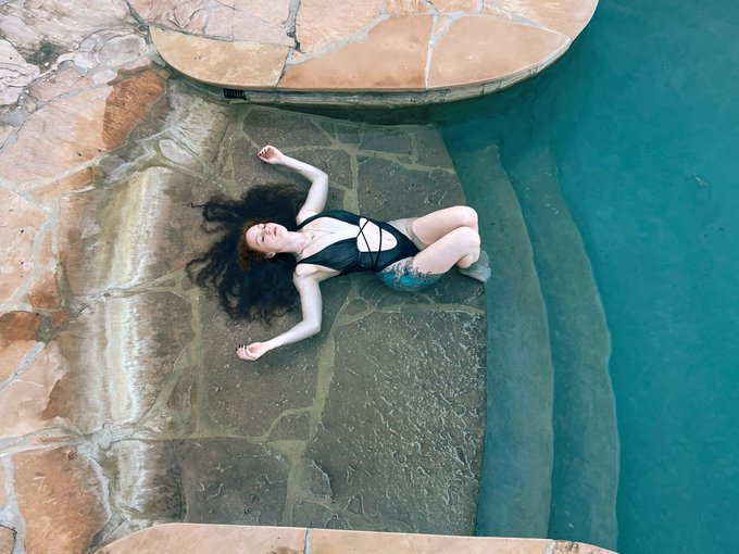 Get you a friend who&rsquo;ll stand on a ladder instead of flying a drone 😂 #dronephotography https://t.co<a href="/tag/dronephotography"class="tags"><span>#dronephotography</span></a>