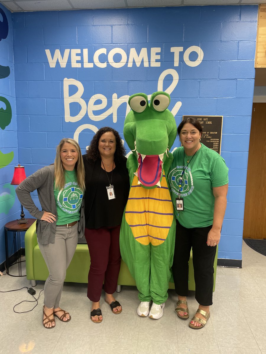 HendersonSchool's tweet photo. 6,315 students π
1,100 staff βοΈ
It was a great first day of school in Henderson County Schools!
Can't wait for TBJELC students to begin school in a few weeks.
#HCSFirstday https://t.co/4Io6vYDOsf