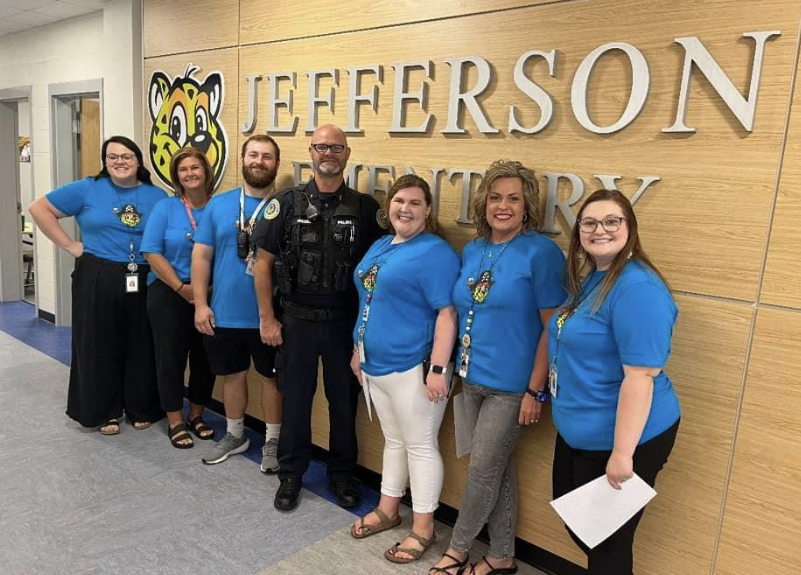 HendersonSchool's tweet photo. 6,315 students π
1,100 staff βοΈ
It was a great first day of school in Henderson County Schools!
Can't wait for TBJELC students to begin school in a few weeks.
#HCSFirstday https://t.co/4Io6vYDOsf