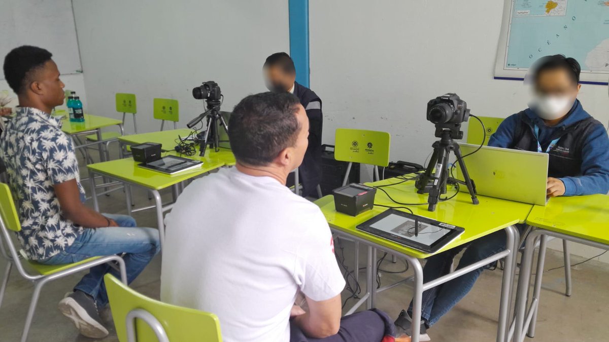 Rcivil_Zona9's tweet image. 📌En un trabajo coordinado de @RegistroCivilec, @SNAI_Ec y @cnegobec, más de 60 #CPPL sin sentencia condenatoria ejecutoriada podrán ejercer su derecho al voto 🗳 en las #EleccionesAnticipadas2023Ec gracias a las brigadas de cédulación realizadas en el #CPPL Quito- El Inca