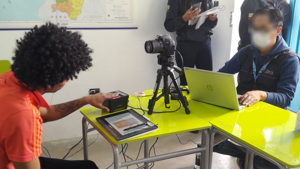 Rcivil_Zona9's tweet image. 📌En un trabajo coordinado de @RegistroCivilec, @SNAI_Ec y @cnegobec, más de 60 #CPPL sin sentencia condenatoria ejecutoriada podrán ejercer su derecho al voto 🗳 en las #EleccionesAnticipadas2023Ec gracias a las brigadas de cédulación realizadas en el #CPPL Quito- El Inca