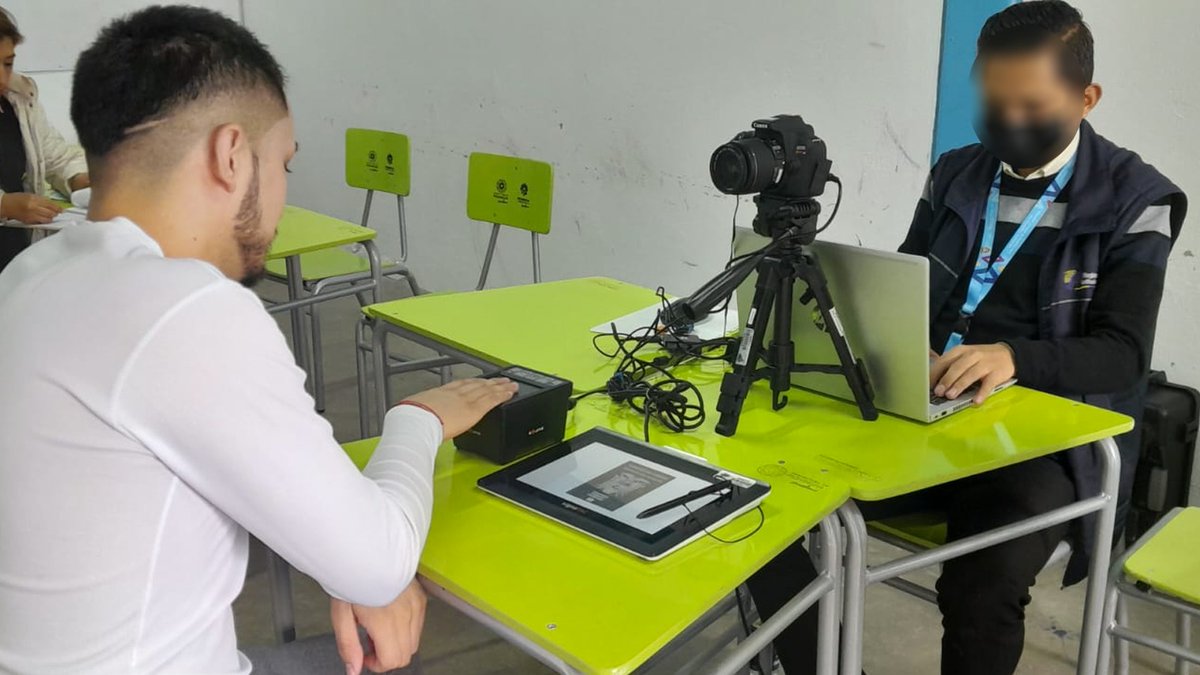 Rcivil_Zona9's tweet image. 📌En un trabajo coordinado de @RegistroCivilec, @SNAI_Ec y @cnegobec, más de 60 #CPPL sin sentencia condenatoria ejecutoriada podrán ejercer su derecho al voto 🗳 en las #EleccionesAnticipadas2023Ec gracias a las brigadas de cédulación realizadas en el #CPPL Quito- El Inca