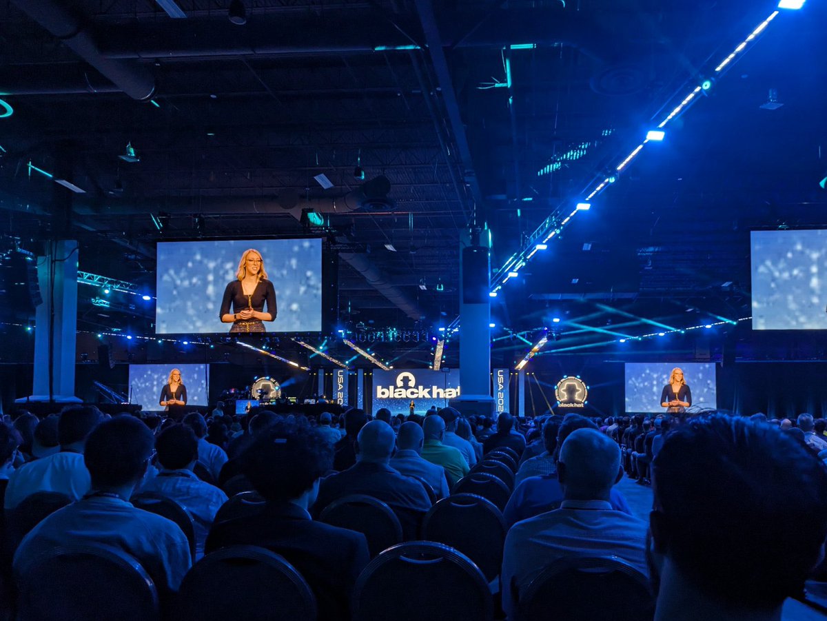 Fox0x01's tweet image. I did it! 🙌 

What an amazing crowd! Thank you so much to everyone who showed up to watch my keynote. The room was packed! 

If you want to chat or say hi and can’t find me, visit me at my book signings tomorrow and Saturday. :)