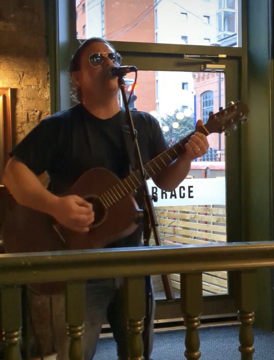 Cornay___'s tweet photo. Lass O’Gowrie, Mcr
#cornay #acoustic #backagain #blacknblue #runaway https://t.co/0EYsvOkqYL
