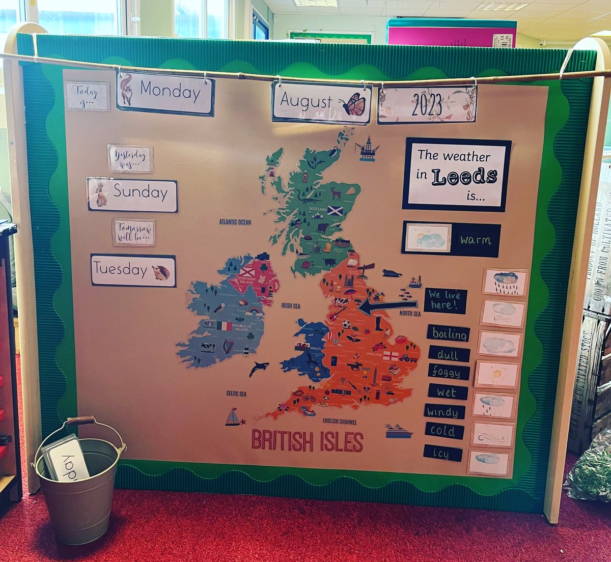 Miss_AppleEYFS's tweet photo. Back to Reception I go!! This time with a brand new, bigger classroom. Here are some new displays…#eyfs #eyfsclassroom https://t.co/kQsCA397s0