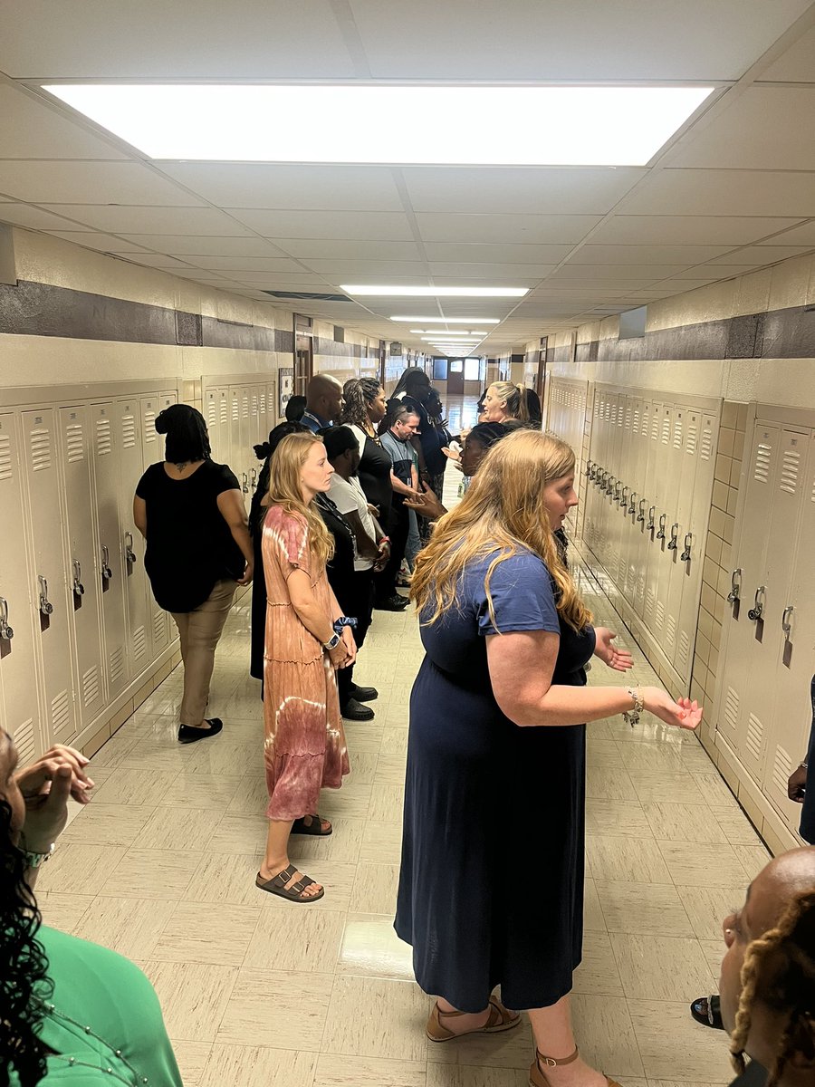 FannySancen's tweet image. Our wonderful LAN teachers participating in ELL strategies to better support our students! #leadwithlan #teachwithlan #leadershipacademynetwork @LANschools @crystelle_carr @pdilley5