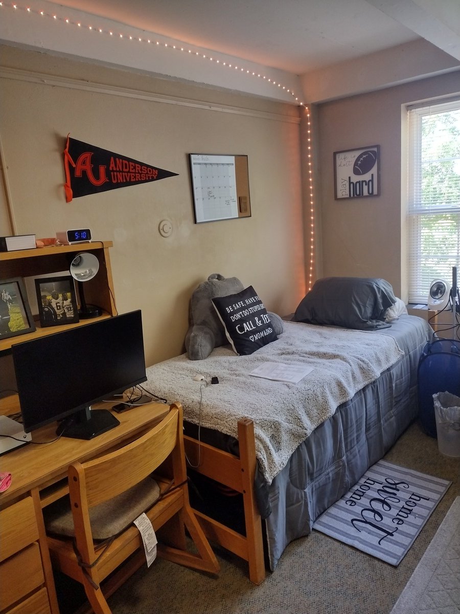 Ctoria35's tweet photo. Marquane is officially a college student. Yesterday was hard, but he is in good hands. 
@_Mark_Taylor223 https://t.co/ceQBPPIM18