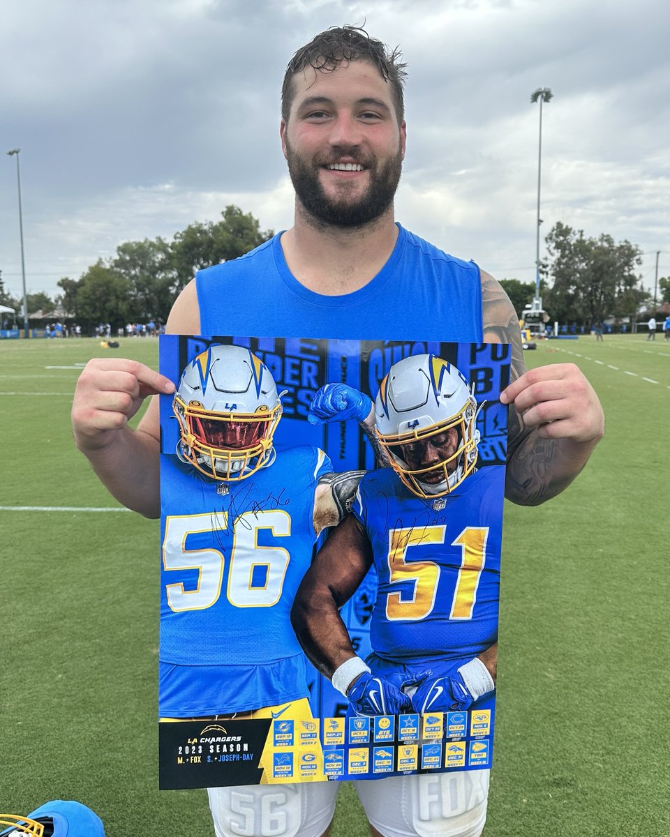 the fox says retweet if ya want a new poster 🦊