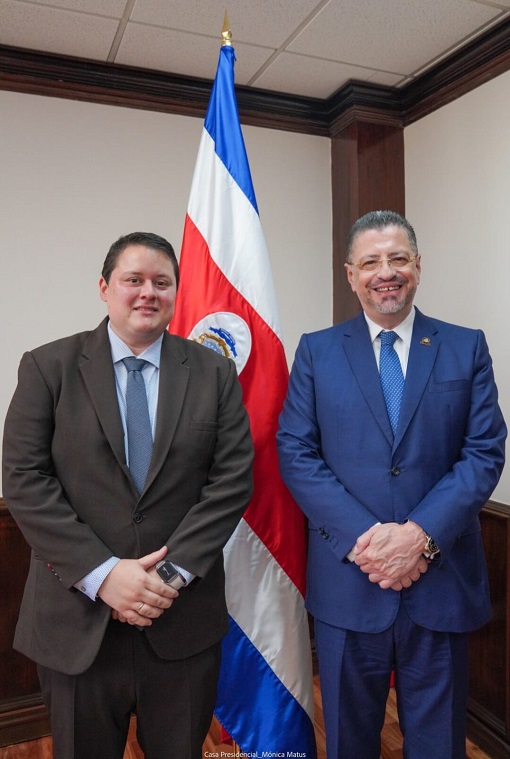 micittcr's tweet photo. Hubert Vargas es el nuevo Viceministro de Telecomunicaciones del @micittcr 

Este miércoles durante la sesión de Consejo de Gobierno, fue juramentado el nuevo Viceministro de Telecomunicaciones, Hubert Vargas Picado.

Detalles en: https://t.co/0W43uVJ2yY https://t.co/fPHQggFaAI