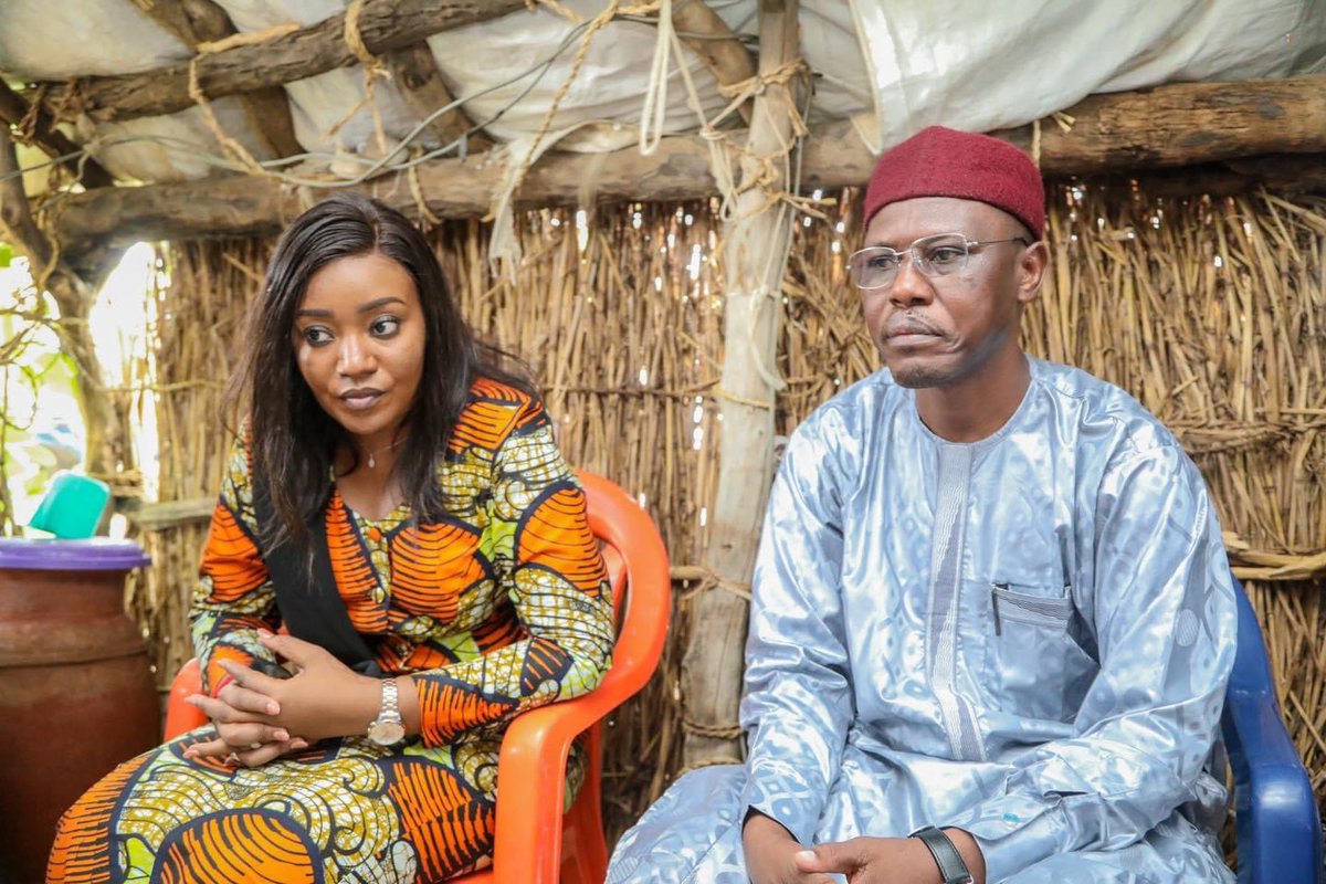 longoh_p's tweet photo. Aussitôt arrivés, nous nous sommes rendus au chevet de Khadjidja Mbodou âgée de 16ans victime de brûlure par ses propres parents pour avoir dit Non au mariage précoce. Les parents criminels ont été arrêtés et conduits à la gendarmerie où ils attendent la reprise de l’appareil judiciaire. Nous souhaitons un prompt rétablissement à la victime et félicitons le gouverneur et la délégation du genre et de la santé pour la réponse holistique. Que justice lui soit rendue !