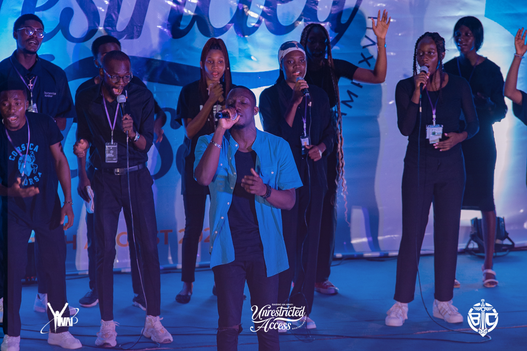 YWAPhq's tweet photo. This Evenings session was nothing short of amazing!
Soul Rhythm opened up the night with an amazing time of worship
Pastor Wilson Akuboh brought the word with fire
We are soldiers in Gods army and our commission is to bring the lost home
#bcxvii #boothcampxvii #ywapbcxvii https://t.co/zzzgJ9GtuD