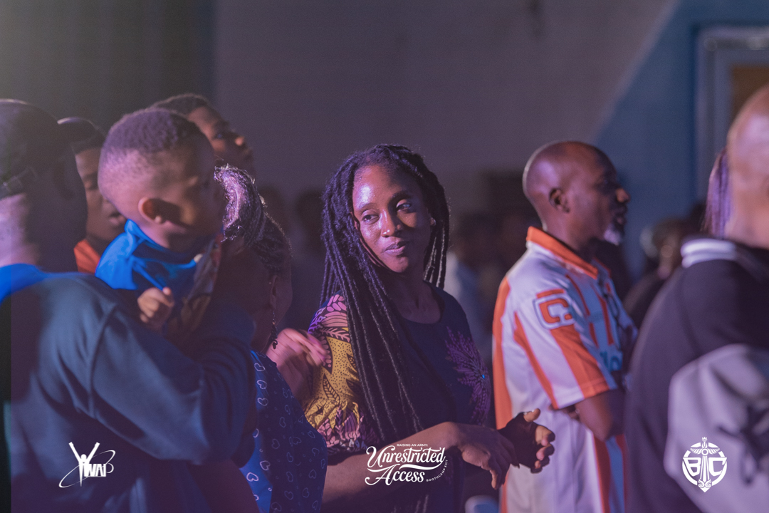 YWAPhq's tweet photo. This Evenings session was nothing short of amazing!
Soul Rhythm opened up the night with an amazing time of worship
Pastor Wilson Akuboh brought the word with fire
We are soldiers in Gods army and our commission is to bring the lost home
#bcxvii #boothcampxvii #ywapbcxvii https://t.co/zzzgJ9GtuD