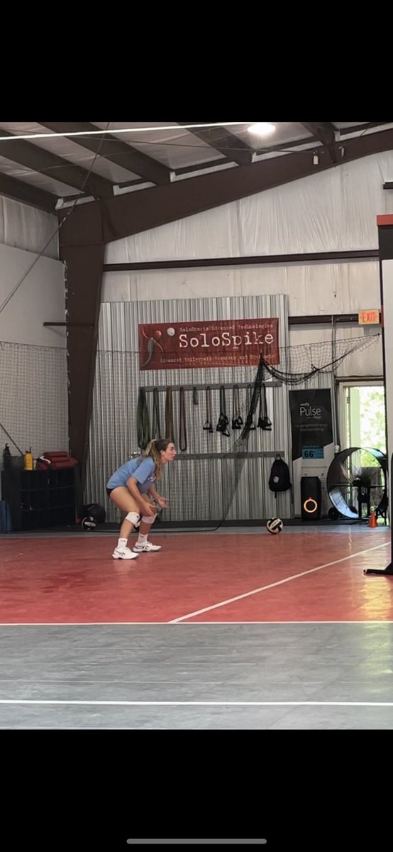 Melissa25313231's tweet photo. The Grind continues! No AC makes for great conditioning in South Alabama! 🥵 ☀️ 💪🏐 #2024outsidehitter #ballcontrol #uncommitted #sixrotation https://t.co/ctphM7SXGE
