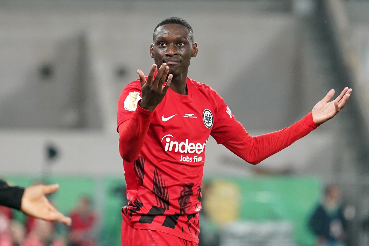 FabrizioRomano's tweet photo. Paris Saint-Germain keep talks open for Randal Kolo-Muani. Not imminent — but deal remains on, both player and clubs side with Eintracht 🔴🔵🇫🇷 #PSG
Kolo-Muani was never alternative to Gonçalo Ramos and contacts took place also earlier this week. https://t.co/NoxUOJPKLJ