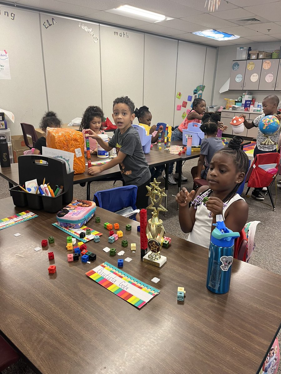SWalter_Teach's tweet photo. My 1st grade babies are growing into marvelous mathematicians! 🥰 Learning all about gathering data, asking questions, and measuring items. 🤩 https://t.co/5fcz56hIQ7