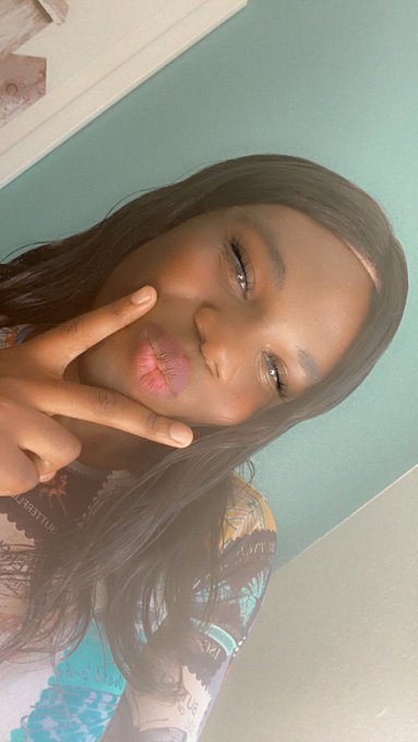 She stay saying my name, Bitch come eat me out 🥸🌺☺️ https://t.co/lHlthEa1W3